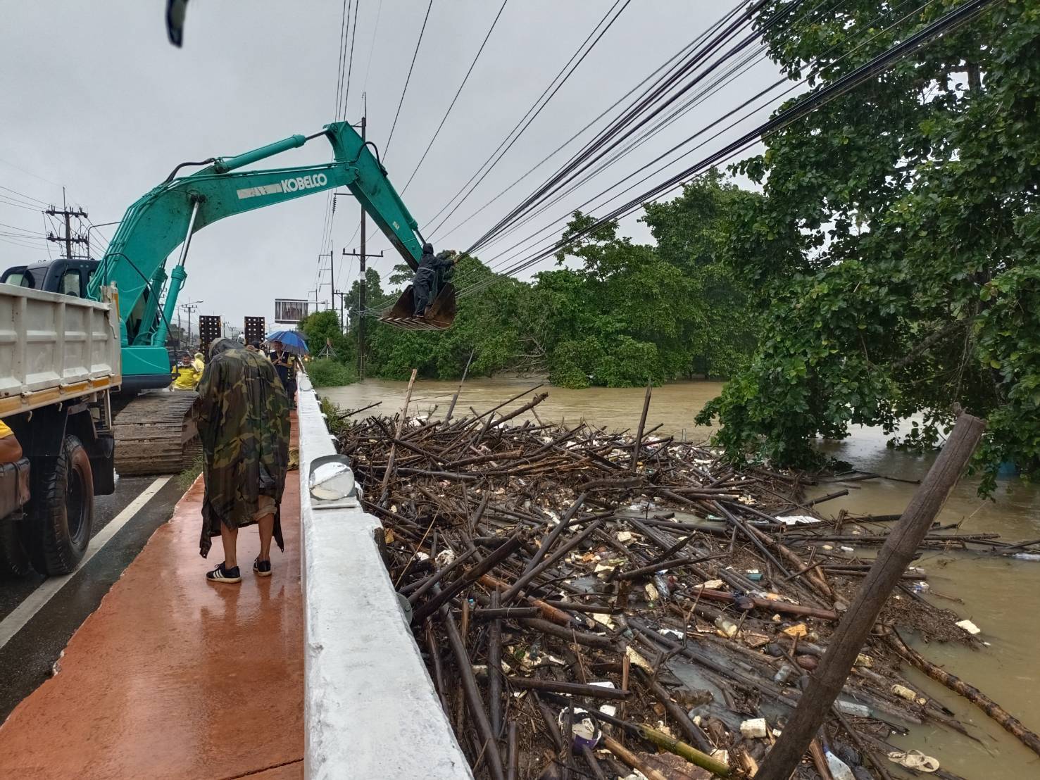 สตูลอ่วม!น้ำท่วมขยายวงกว้างทหารเรือเร่งช่วยผู้ป่วยติดเตียงสั่งปิดโรงเรียนพื้นที่เสี่ยง 
