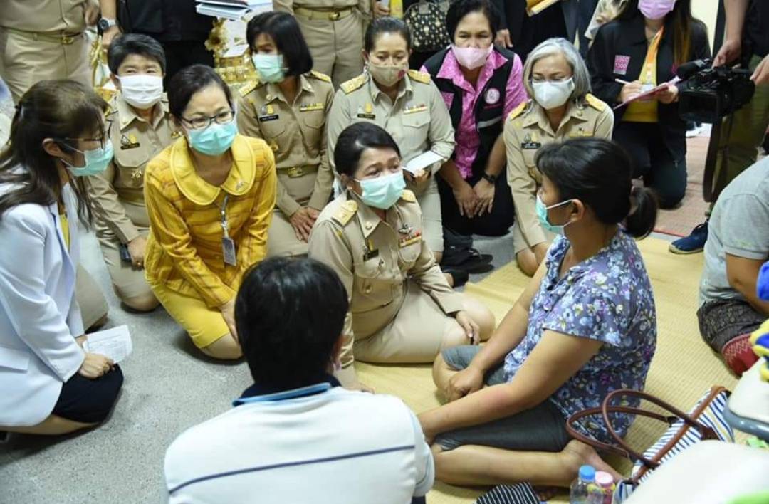 ปลัดพม.เยี่ยมให้กำลังใจผู้บาดเจ็บเหตุรถไฟชนรถบัส