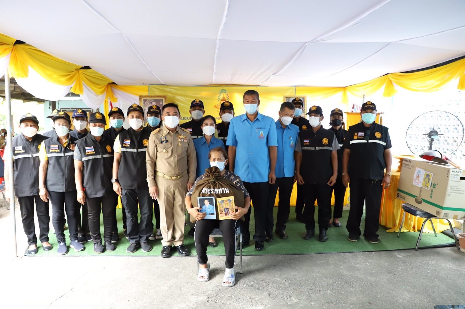 อ่างทอง จัดพิธีมอบสิ่งของพระราชทานช่วยเหลือผู้ประสบอัคคีภัย จากเงินสำรองจ่ายของมูลนิธิราชประชานุเคราะห์ฯ 