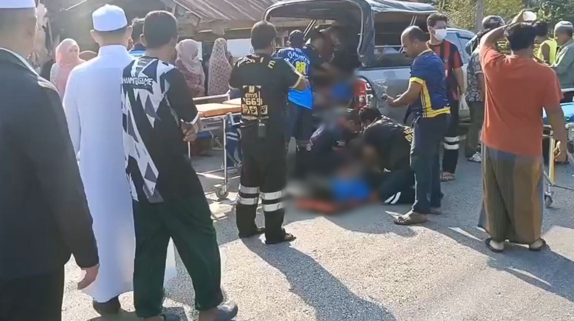 ปัตตานี สลด รถ 6 ล้อชนรถนักเรียนดับ 2 ศพ ขณะจอดรอนักเรียนคนสุดท้าย