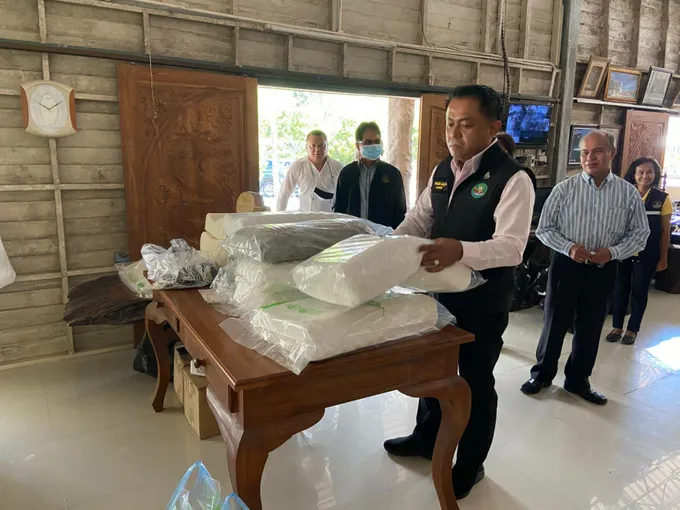 รองอธิบดี กสส. ลงพื้นที่พัทลุง ตรวจเยี่ยมการแปรรูปยางกลุ่มสหกรณ์การอาชีพบ้านพังดาน