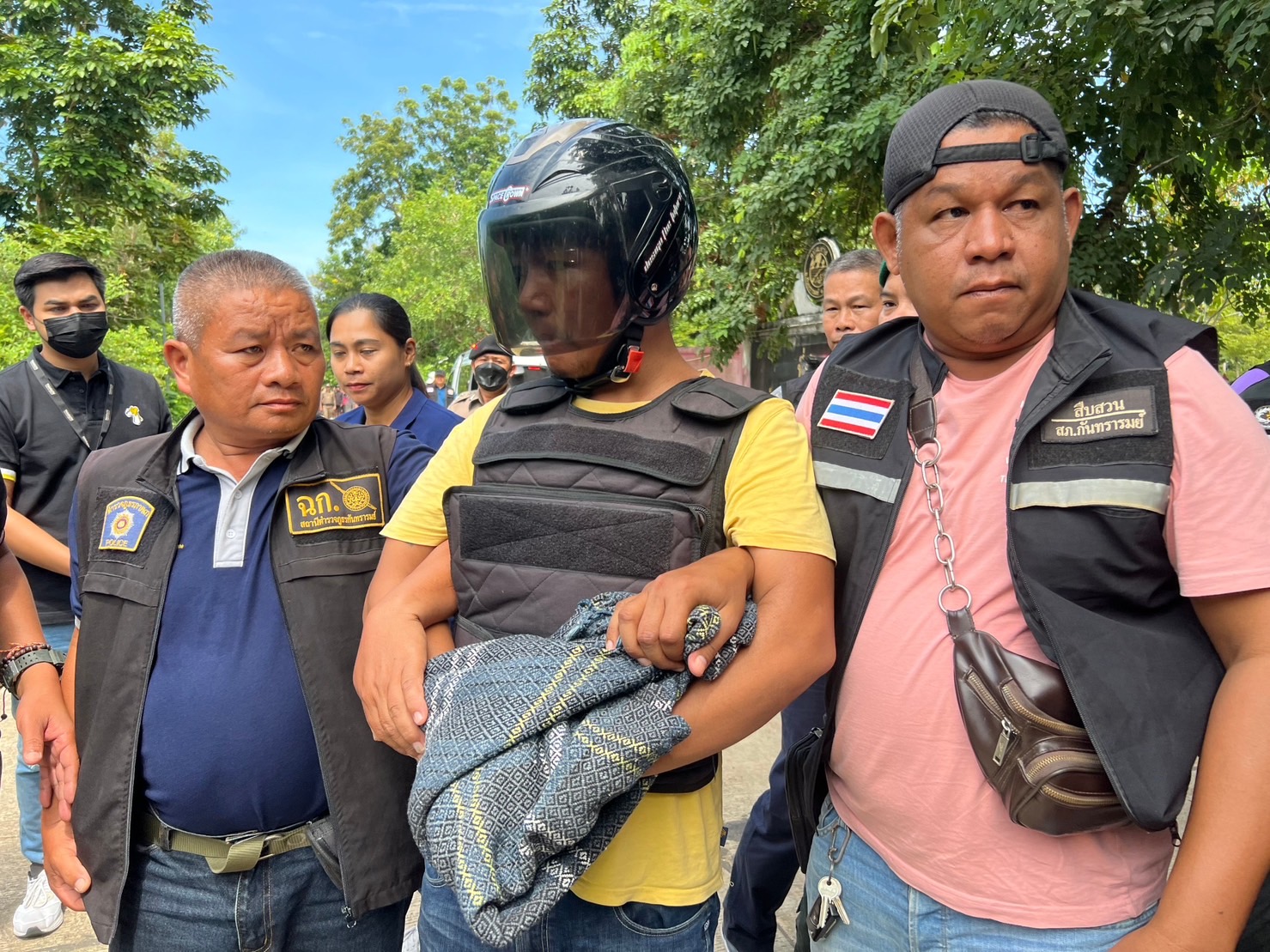 ตำรวจศรีสะเกษนำมือปืนฆ่าโหดปลัดอาวุโสทำแผนประกอบคำรับสารภาพแค้นโดนด่าเรื่องไปยุ่งเกี่ยวกับยาเสพติด  