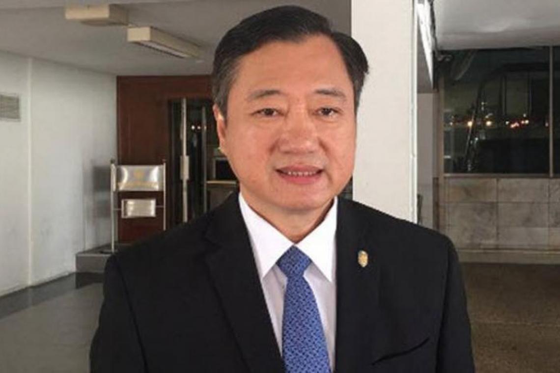 'สมชาย' เตือน นศ.อย่าก๊อปปี้ประชาธิปไตยหมิ่นธงชาติ