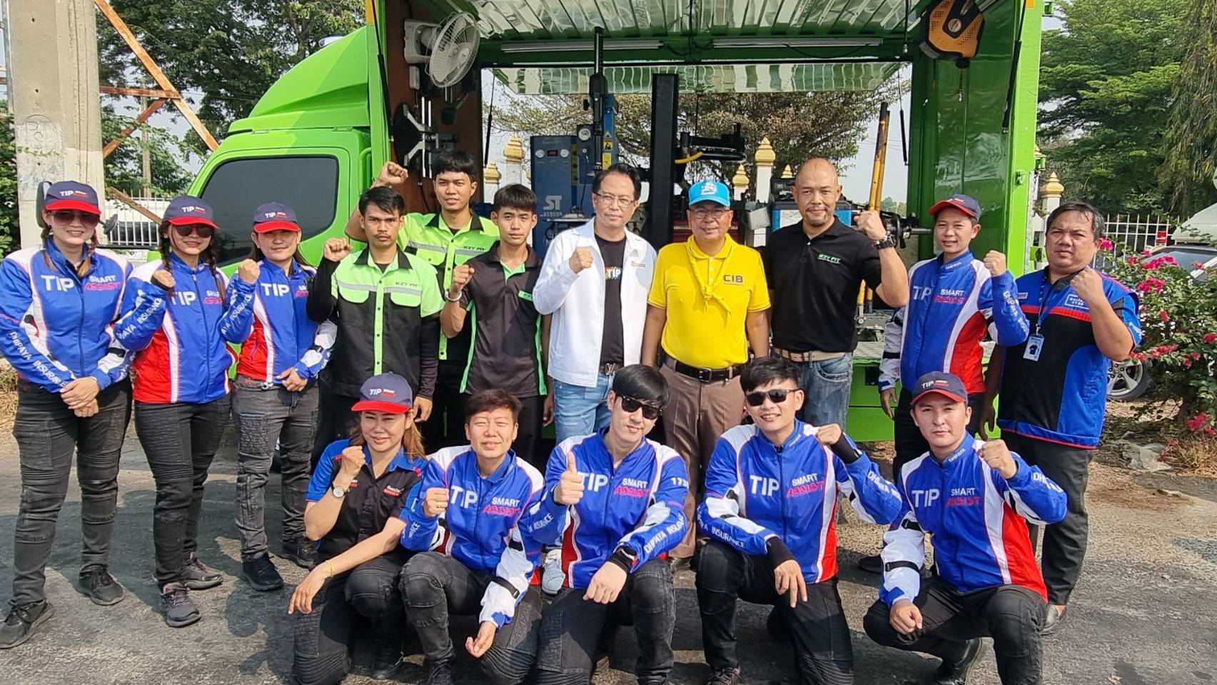ทิพยประกันภัย ส่งคาราวานน้ำใจ TIP Smart Assist  มอบน้ำดื่มทิพย บริการประชาชน  ในช่วงเทศกาลสงกรานต์