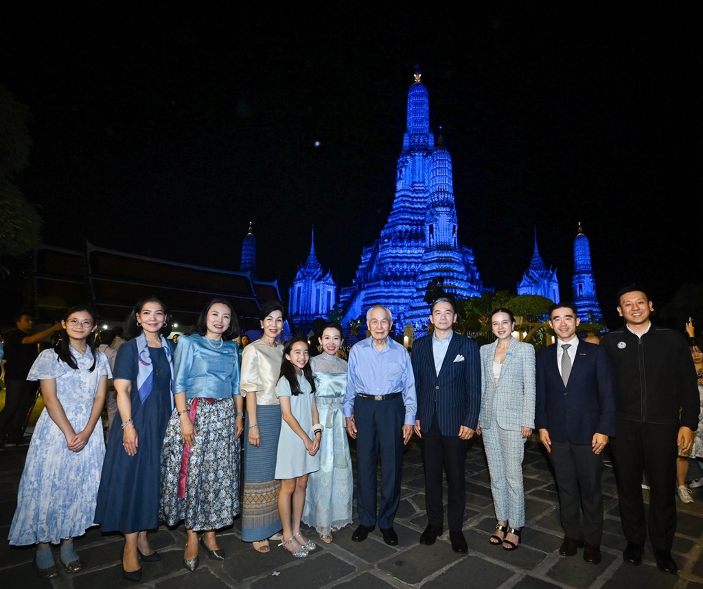 ยูนิเซฟ เนรมิตพระปรางค์วัดอรุณฯ เป็นสีฟ้า ในงาน “Turn Blue” ระลึกถึงวันเด็กสากล 