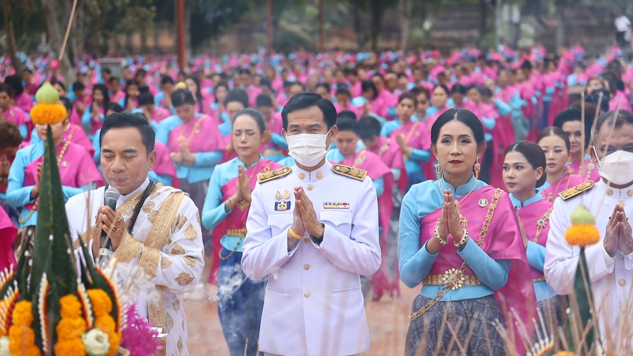 "พ่อเมืองกรุงเก่า" นำคณะนางรำกว่า 1.7พันคน ประกอบพิธีบวงสรวงสักการะสิ่งศักดิ์ถวาย "พระเจ้าอู่ทอง" 
