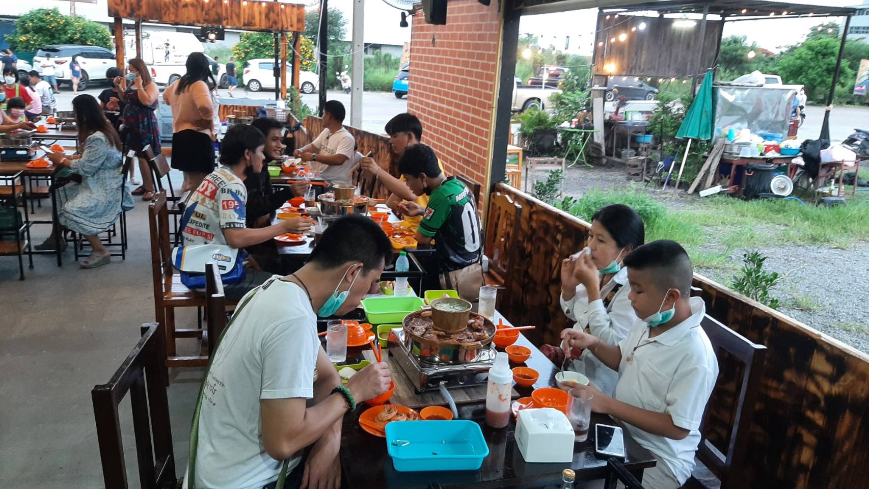 ใจดีสุดๆ! เจ้าของร้านหมูกระทะบ่อวิน ใครติดโควิดส่งให้กินฟรีถึงบ้าน