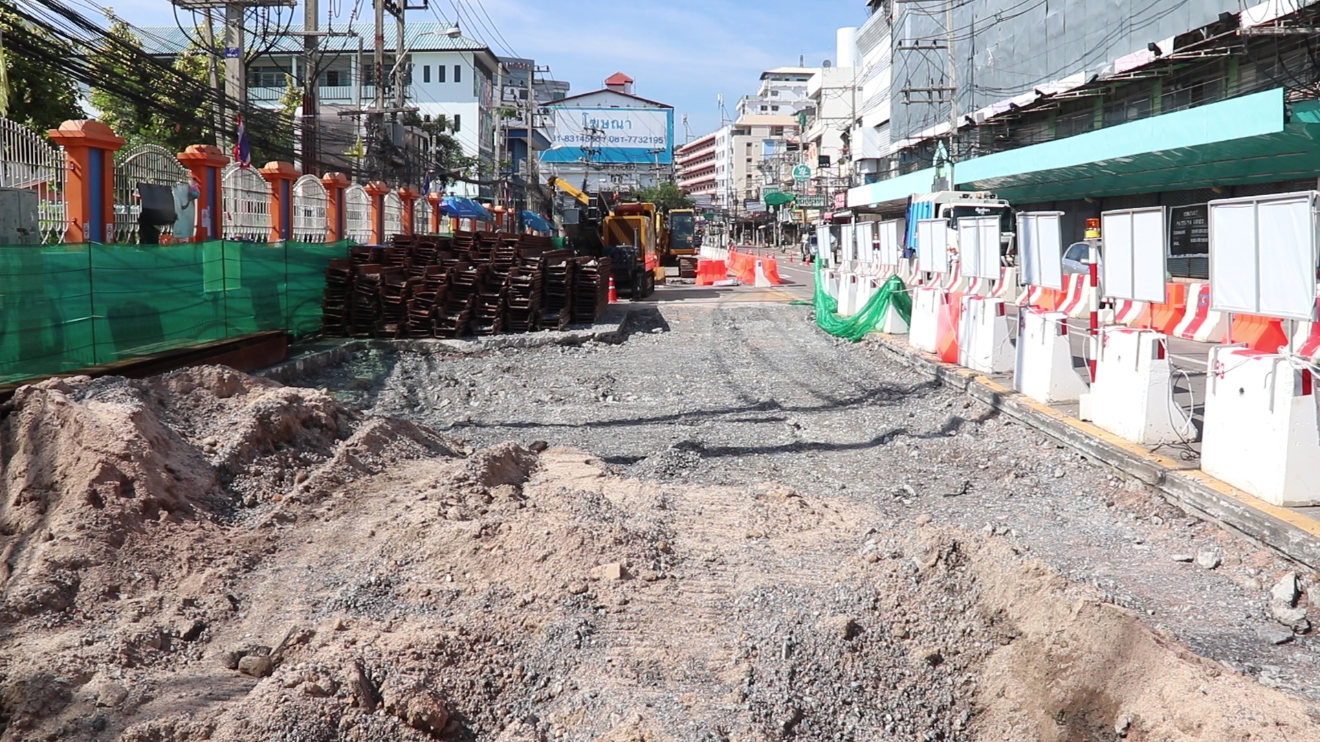 เมืองพัทยา ดำเนินการก่อสร้างโครงการระบบระบายน้ำ ถนนพัทยาใต้แยกสายสามเชื่อมชายหาด