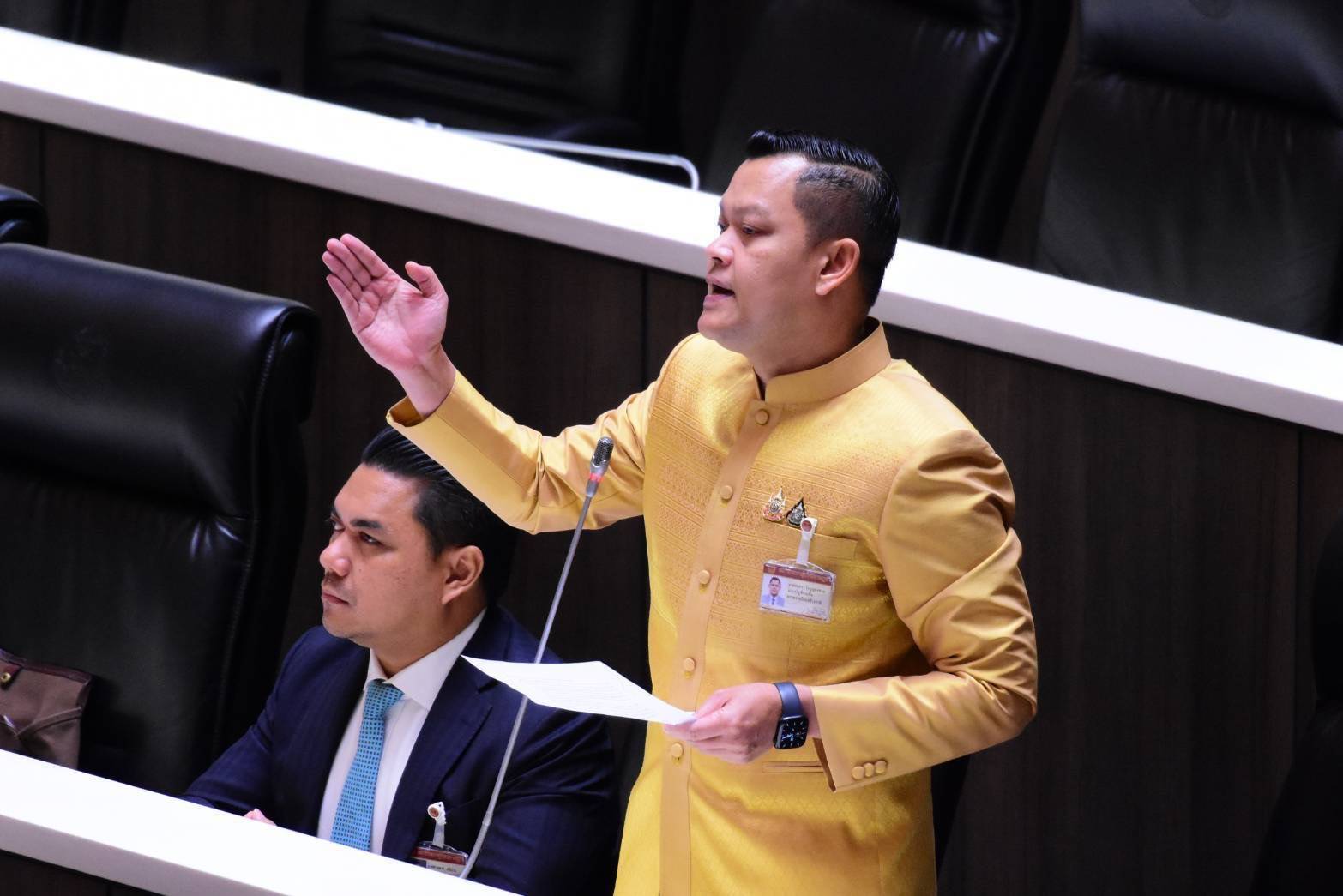 “ธนกร”  สวนฝ่ายค้านเล่นการเมืองเกินเหตุ หลังองค์ประชุม.ไม่ครบถึงกับกดดันนายกฯ ยุบสภา จวกประเทศชาติไม่ใช่ของเล่น 