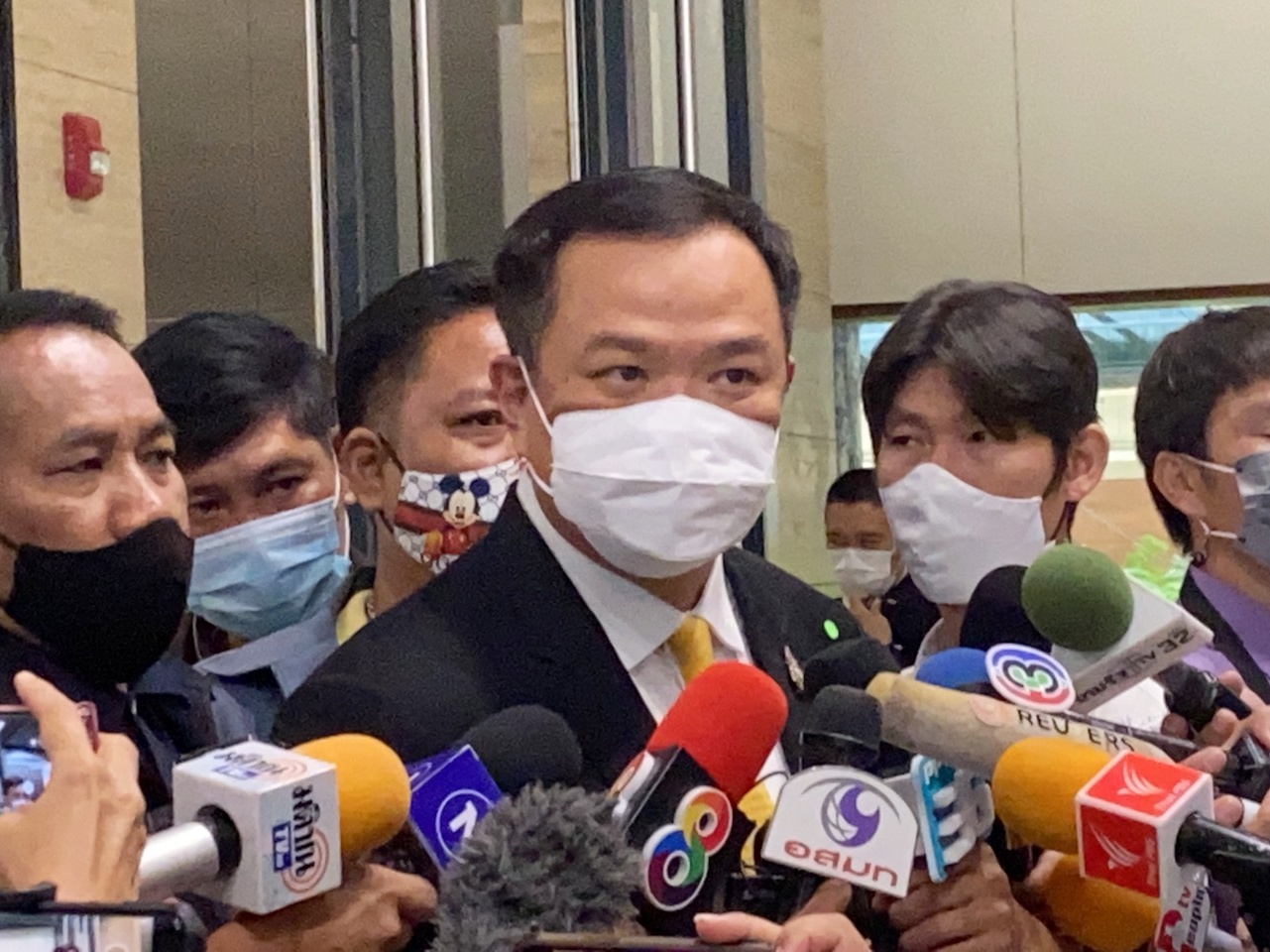 "อนุทิน" ชี้ ให้เอกสิทธิ์ ส.ส. แสดงความเห็นอภิปรายเวทีรัฐสภา ห่วงม็อบ แนะใส่หน้ากาก