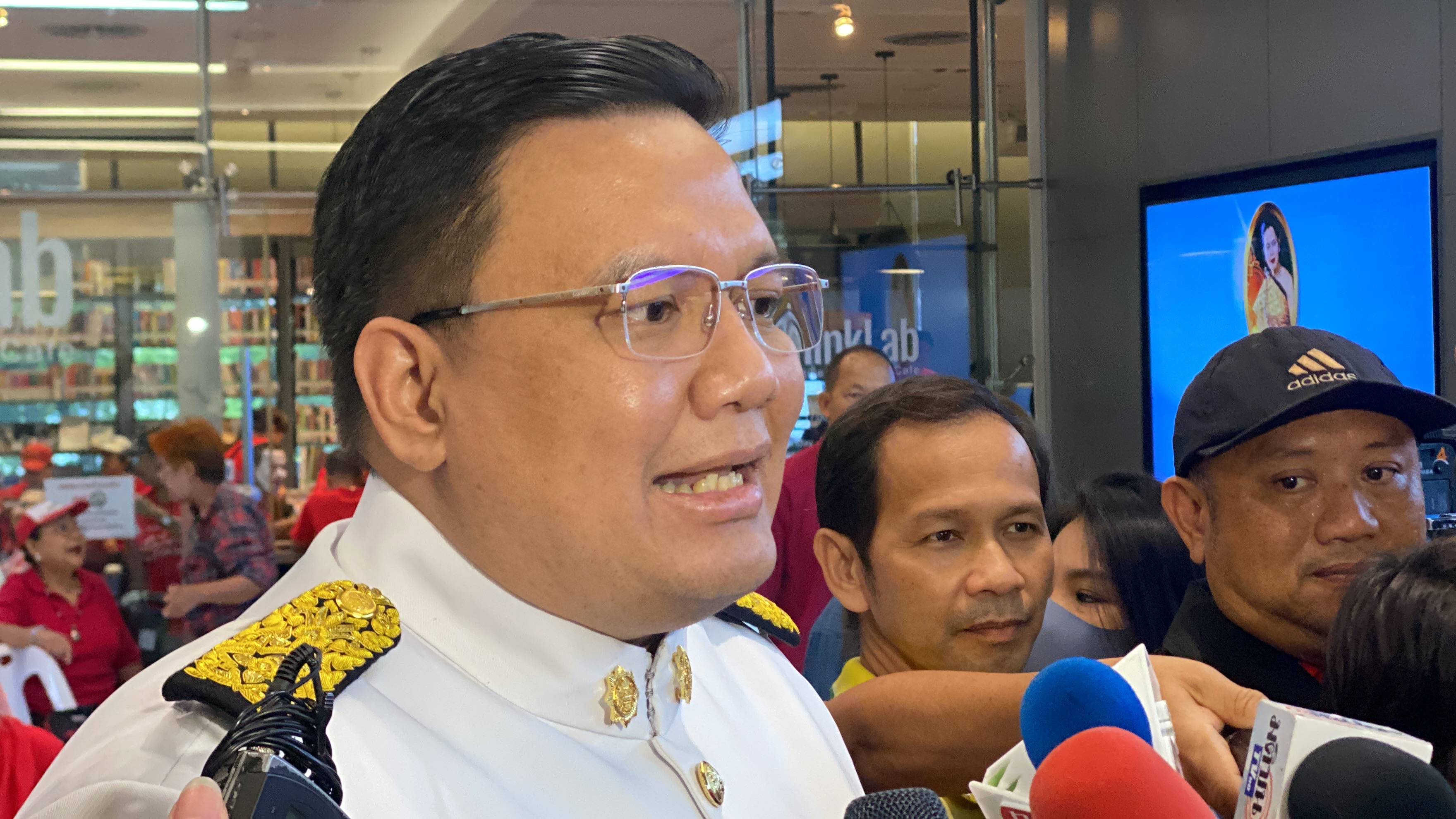 “ไผ่ ลิกค์” ยัน “บิ๊กป้อม”สบายดี แจง “พท.” พร้อมดันนโยบายพรรคร่วม