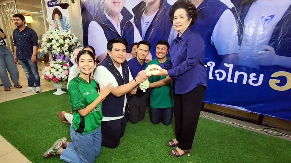 “สุรศักดิ์” เปิดบ้านใหญ่ขอบคุณชาวอยุธยา เลือก “ภูมิใจไทย”  กวาด สส.ยกจังหวัด