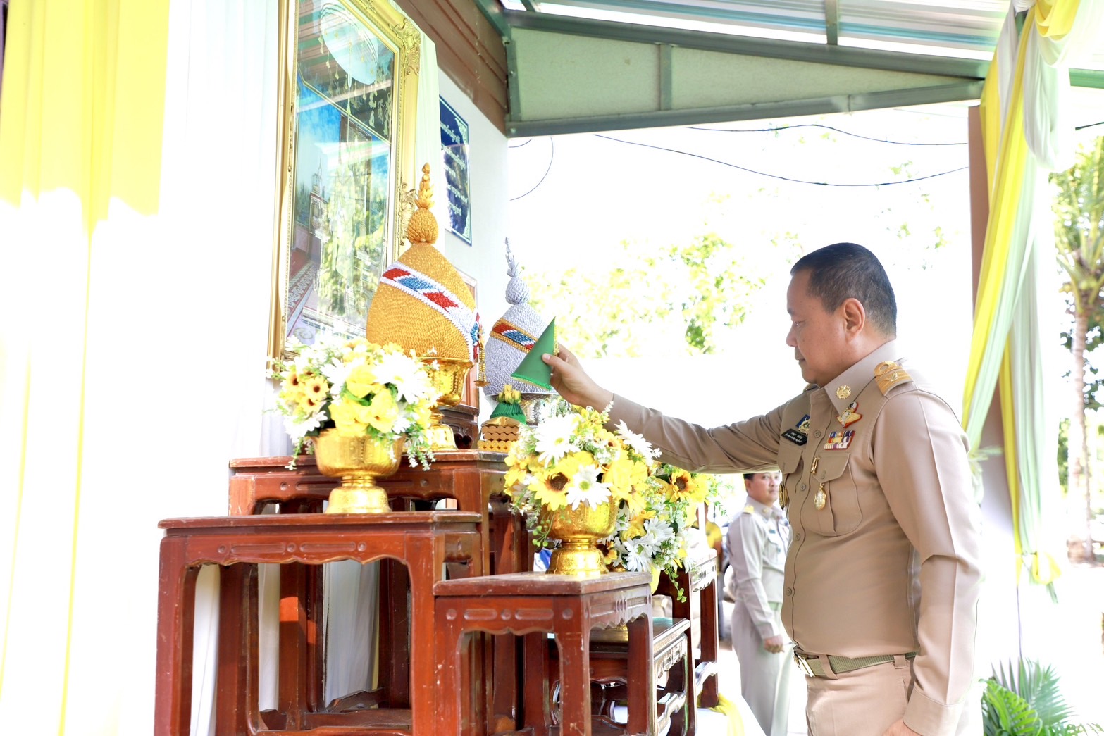 เหล่ากาชาดจังหวัดสุราษฎร์ธานี มอบบ้านตามโครงการ ซ่อมแซมบ้านผู้ยากไร้ เฉลิมพระเกียรติ