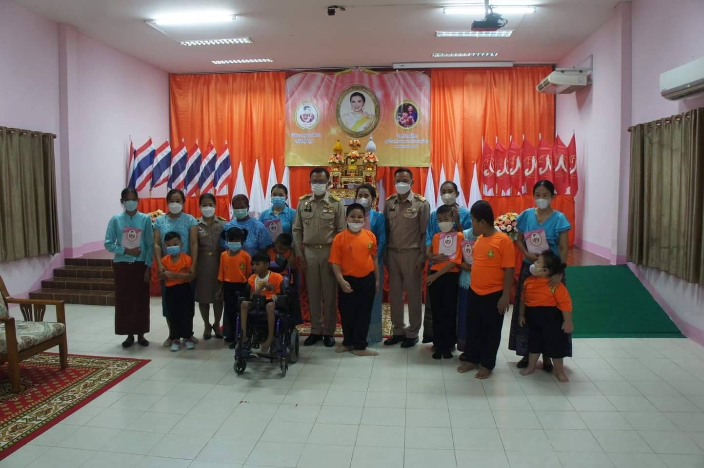 ยโสธร มอบทุนการศึกษามูลนิธิคุณพุ่ม 105 ทุน 5.2 แสนบาท