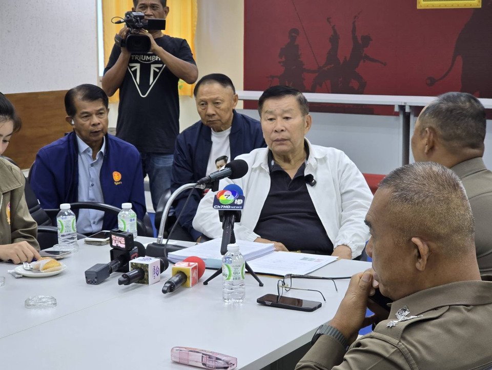 “เสรีพิศุทธ์” บุกบุรีรัมย์ แวะหน้าบ้าน “เนวิน” ก่อนยื่นตำรวจเอาผิดปมที่ดินเขากระโดง