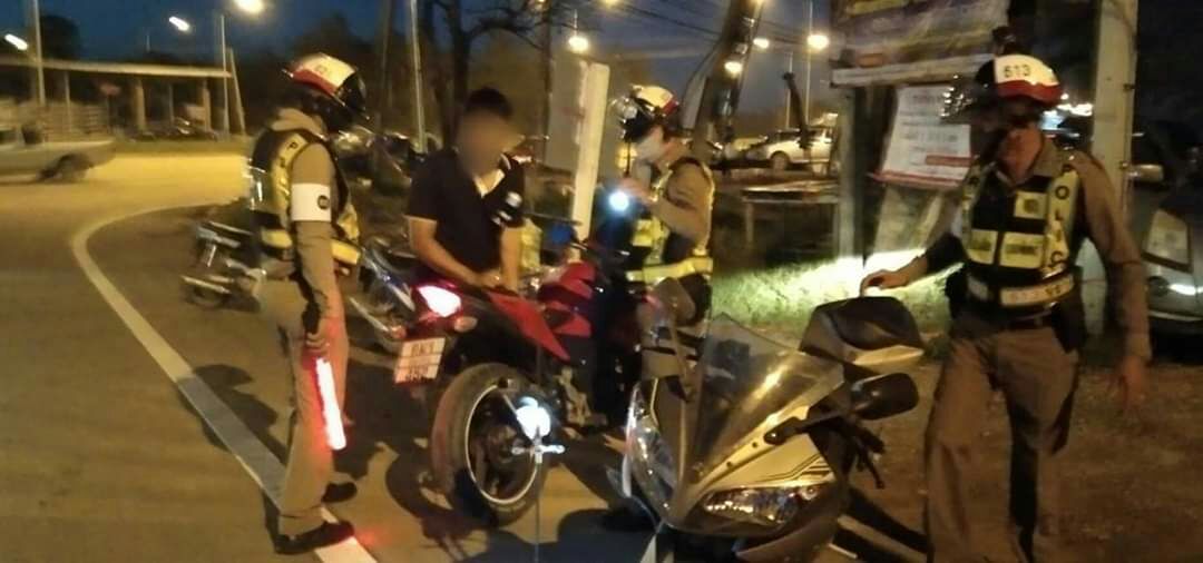ตร.อุตรดิตถ์ จับกุมแว้นแข่งรถ แต่งรถท่อเสียงดัง ก่อกวนสร้างความน่ารำคาญ พอค้นเจอยาบ้า