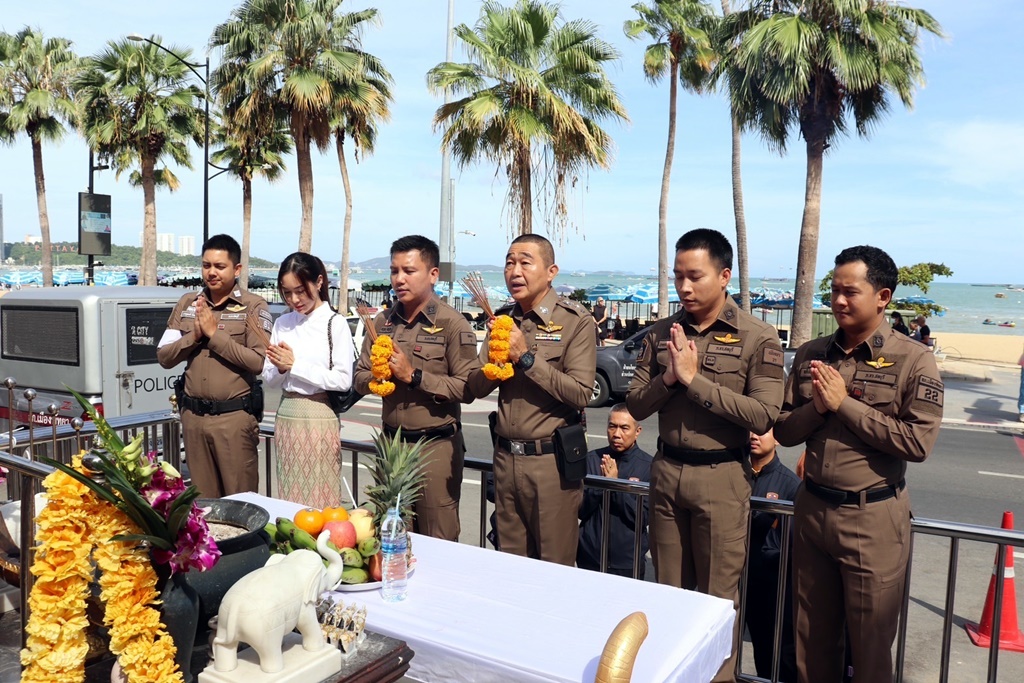 ผกก.นาวิน จัดพิธีทำบุญครบรอบ 40 ปี โรงพักพัทยา พร้อมเปิดโรงทาน 
