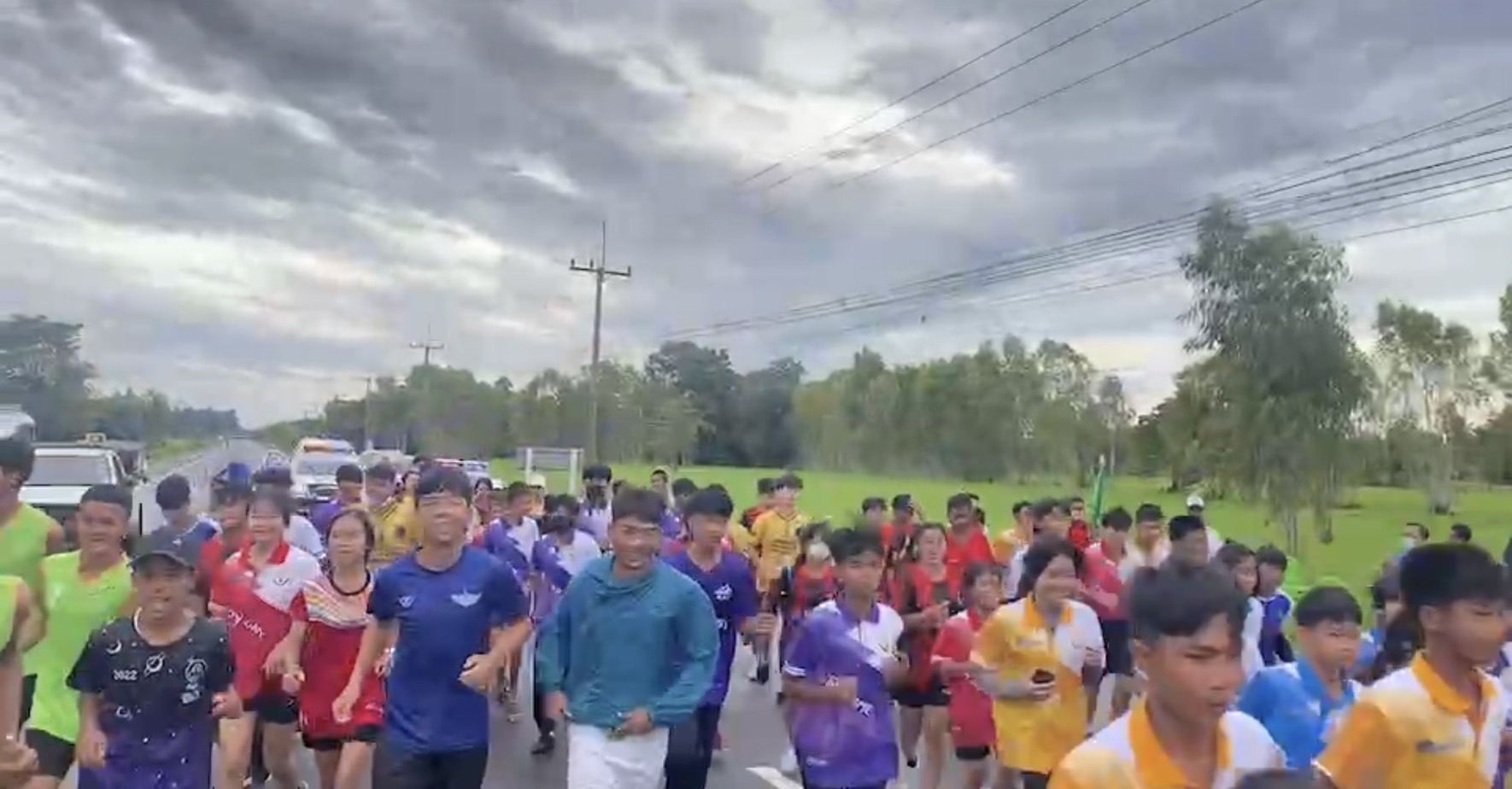 นายอำเภอลำดวน ร่วมกับโรงเรียนสุรพินท์พิทยา จัดแข่งขันกีฬาสีประจำปีการศึกษา 2565
