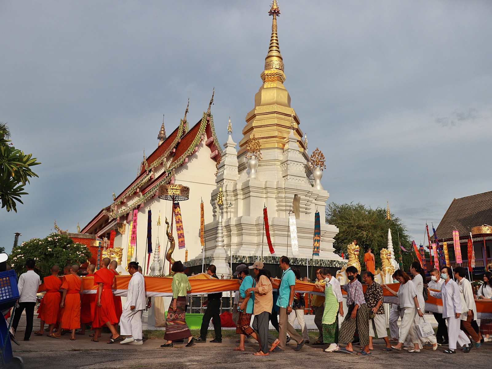 พะเยา ประเพณีห่มผ้าพระธาตุวัดราชคฤห์ ฉลองซุ้มประตูโขงและฉลองตราตั้งพระอุปฌาย์