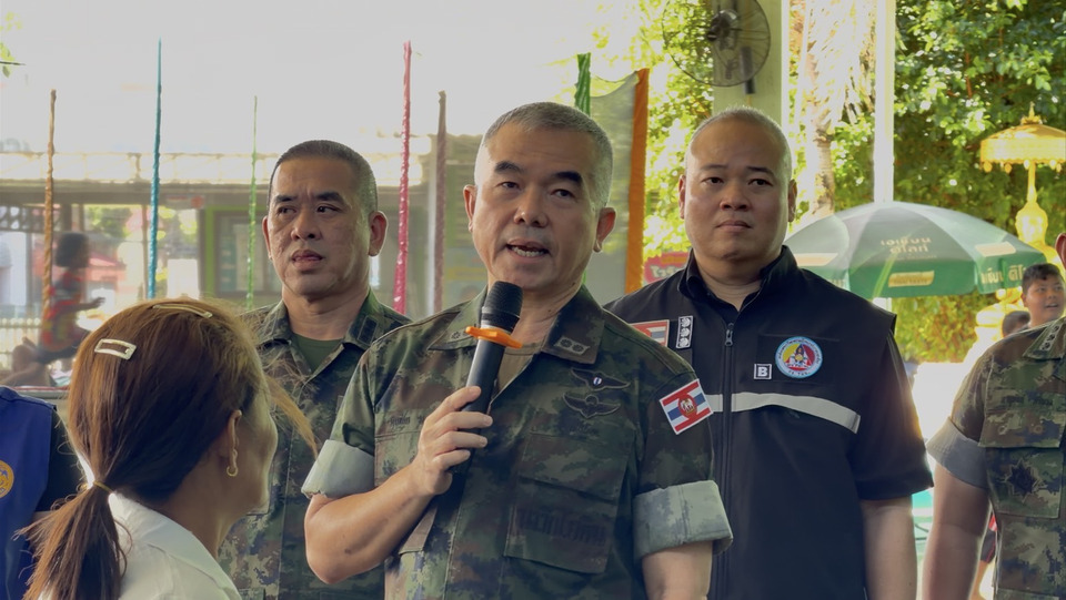 กองทัพเรือเยี่ยมผู้อพยพตราด! ยึดคืน–ชาวบ้านอุ่นใจ รอเคลียร์พื้นที่ปลอดภัย100%