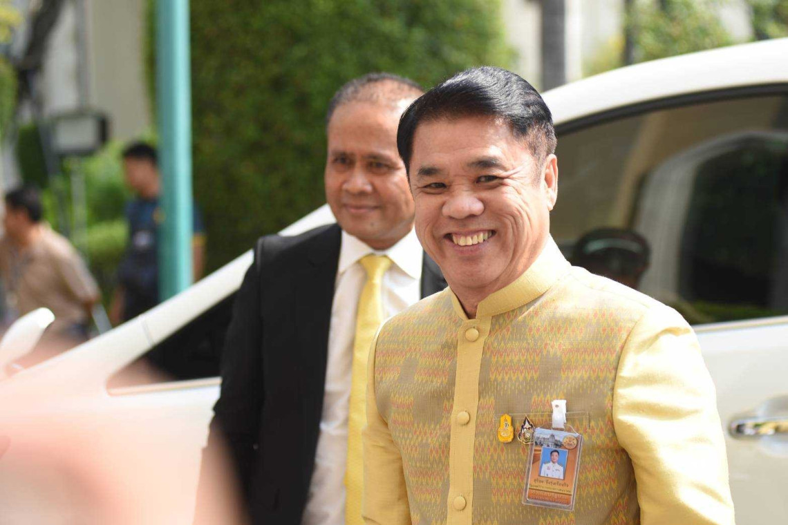 "สุริยะ" ปัด "พท." หนุน "วัฒนา​ ช่างเหลา" ลงชิงอบจ.ขอนแก่น แต่มาสมัครสมาชิกพรรคทุกคนมีสิทธิ์สมัครได้