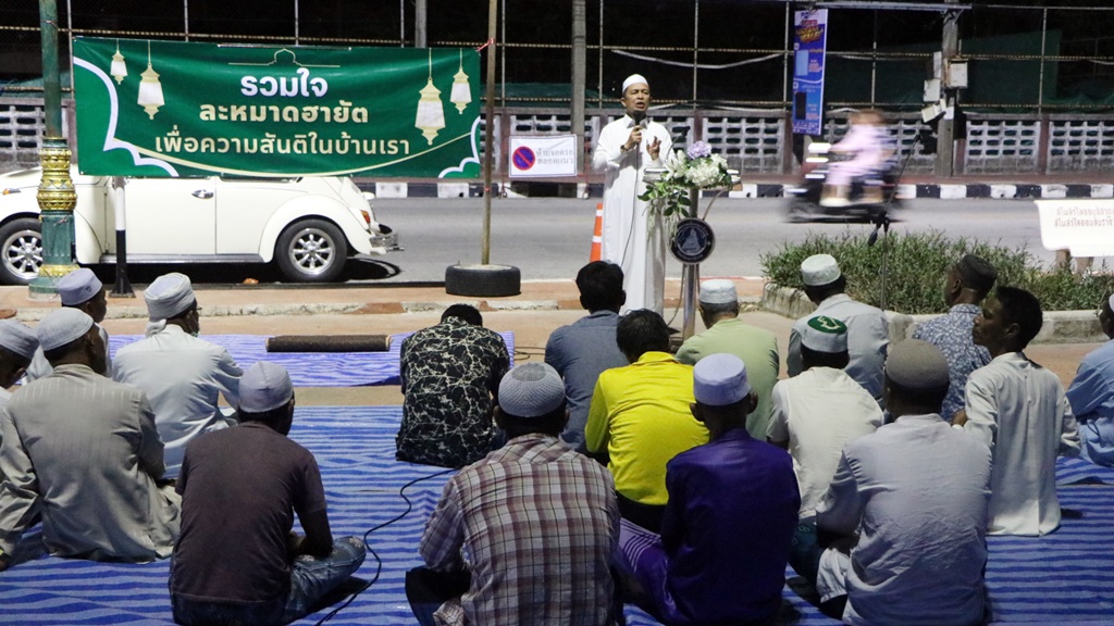 ผู้นำศาสนา-ประชาชน รวมใจละหมาดฮาญัต ขอพรพื้นที่สันติสุข หลังเกิดบอมบ์เจ็บหลายราย