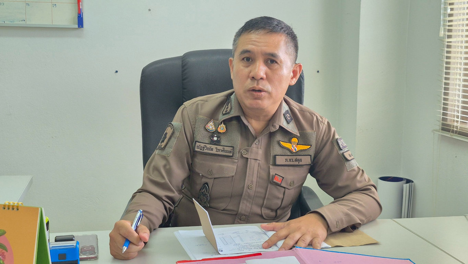 สลด! ชายวัย 35 คลุ้มคลั่งขังตัวเองในห้องต่อหน้าแม่–น้องสาว ปมยาเสพติดก่อนลั่นไกดับ 