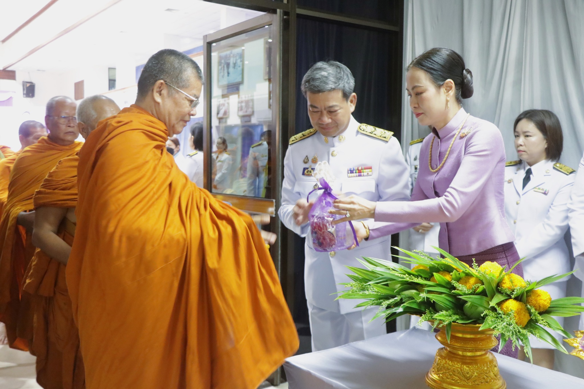 จังหวัดสระแก้วจัดพิธีทำบุญตักบาตรเฉลิมพระเกียรติ