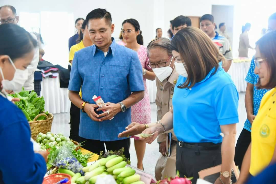 อำเภอบ้านโพธิ์ขับเคลื่อนโครงการหนึ่งตำบล หนึ่งหมู่บ้านยั่งยืนเพื่อเฉลิมพระเกียรติสมเด็จพระเจ้าลูกเธอเจ้าฟ้าสิริวัณณวรี 
