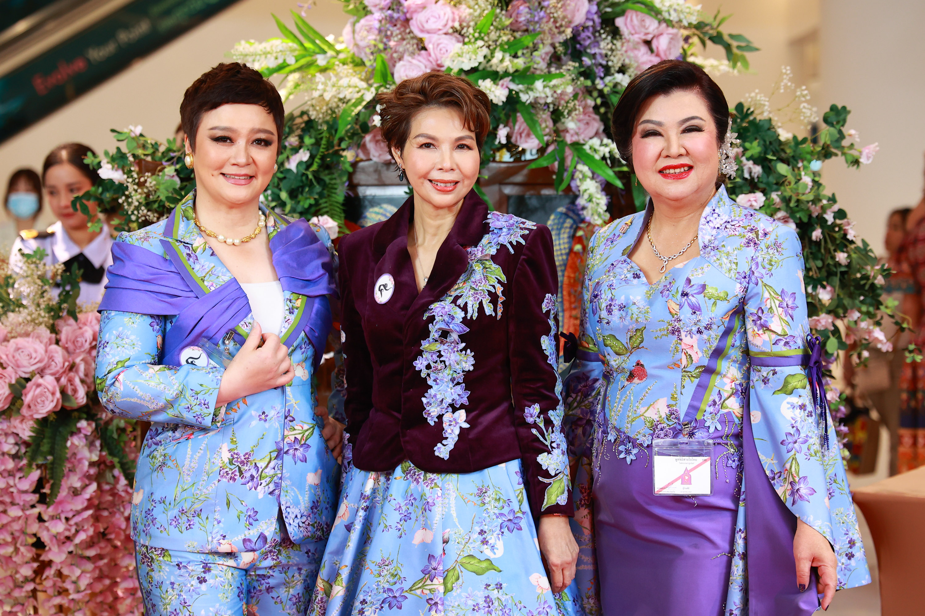 (จากซ้าย) สุเนตร  คุณานันทกุล,  วรรยา กาญจนโภคิน และ พล.ต.หญิงสุวิภา สุวัฒฑน