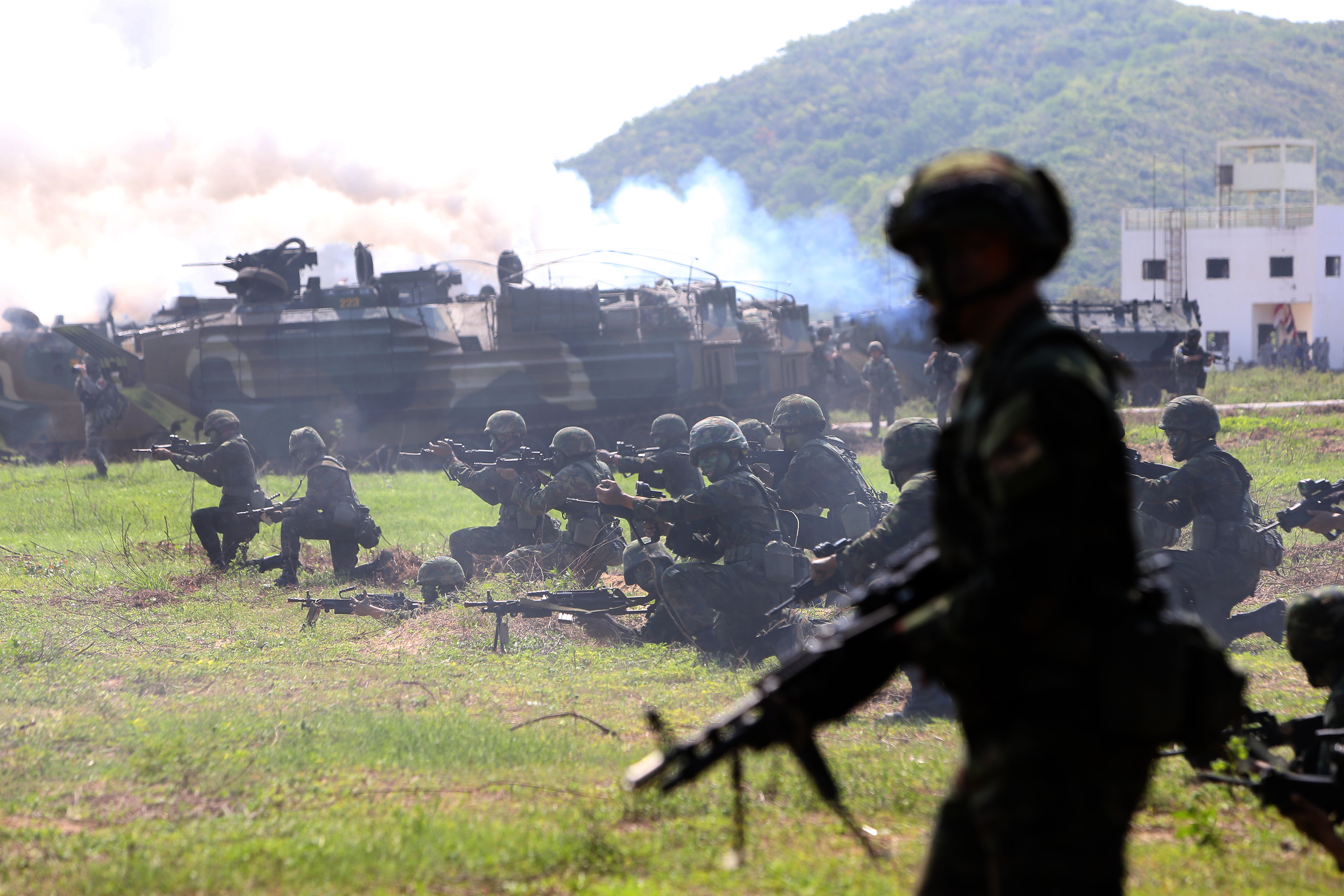 ผบ.ทหารเรือไทยและทบ.สหรัฐฯร่วมตรวจเยี่ยมการฝึกปฏิบัติการยุทธ์สะเทินน้ำสะเทินบกในการฝึกคอบร้าโกลด์ 2025