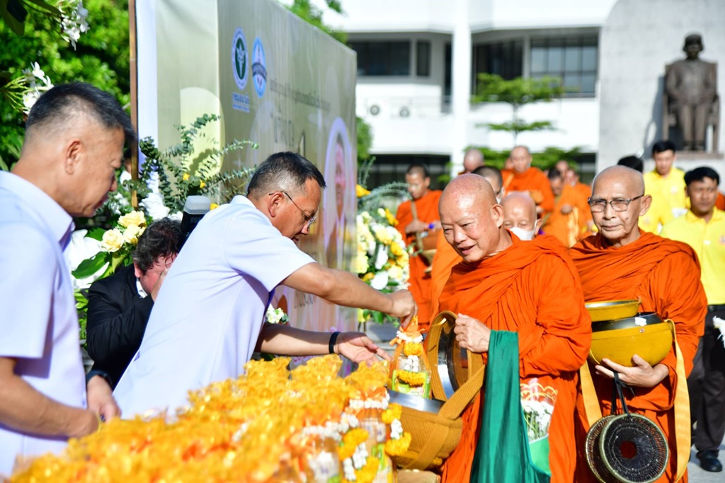 "สมศักดิ์" ชวนตักบาตรด้วยเมนูสุขภาพ แต้มบุญคูณสอง 