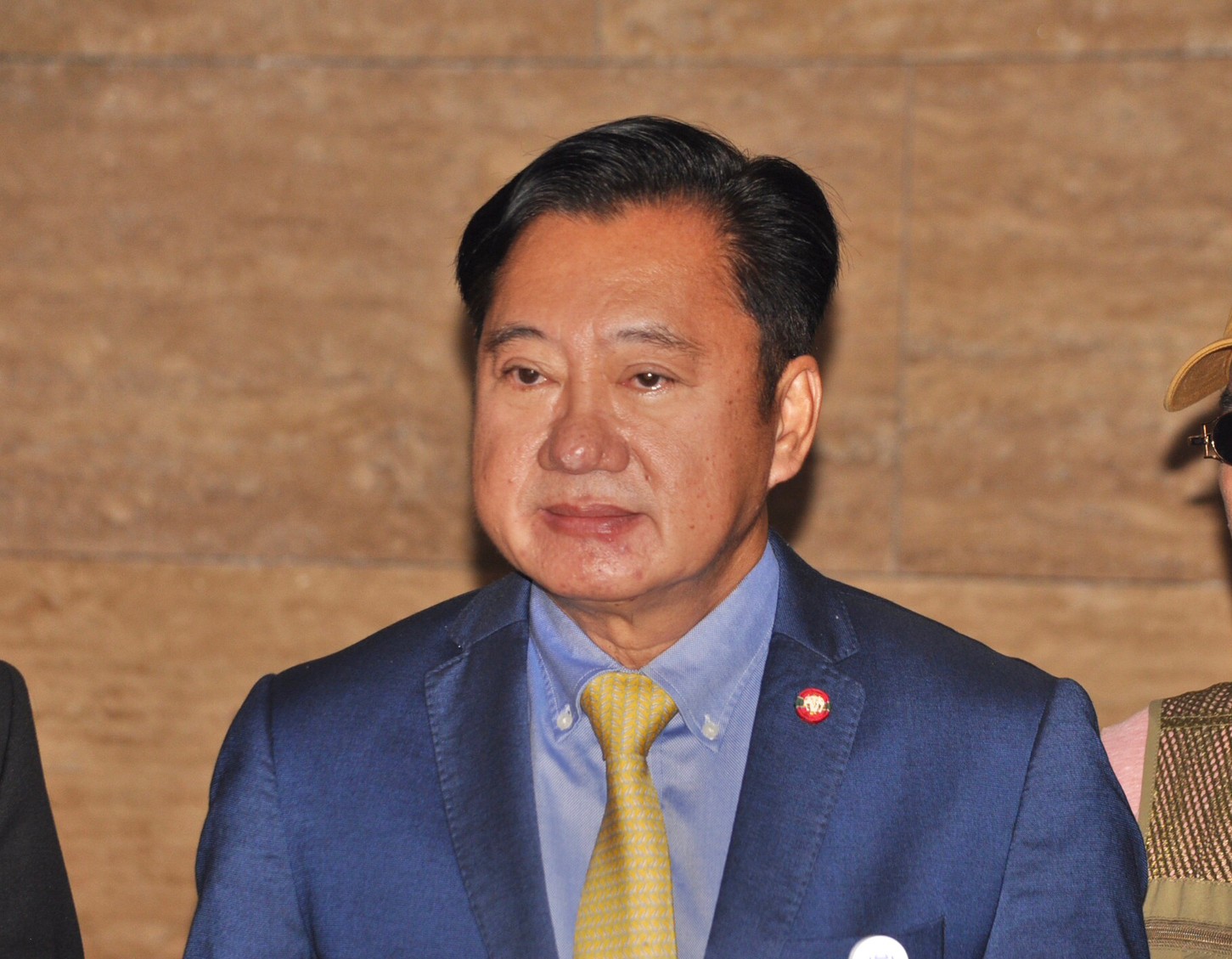 "สว.สมชาย" เตือนกกต.ระวังเจอ ม.157 จี้เร่งส่งศาลรัฐธรรมนูญ วินิจฉัย "พิธา" ปมม.151 