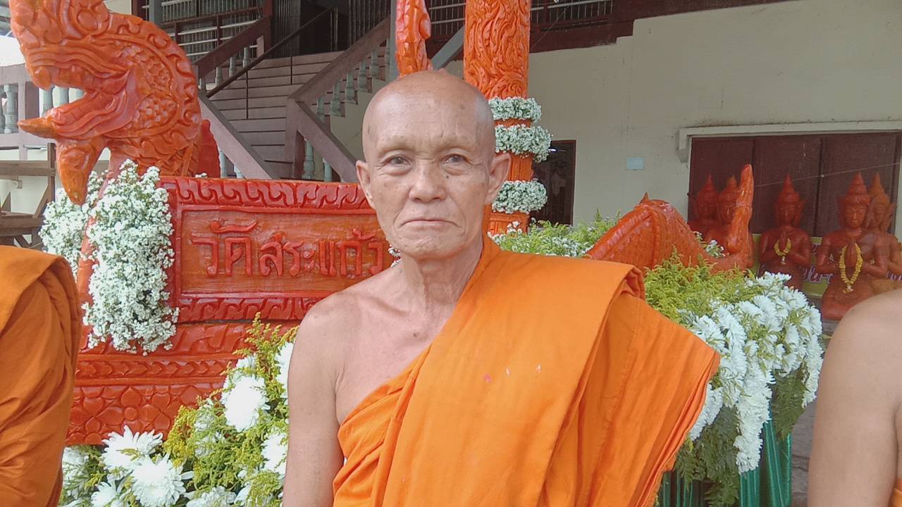 ชาวคุ้มวัดสระแก้วสืบสานประเพณีวันอาสาฬหบูชาถวายเทียนพรรษา