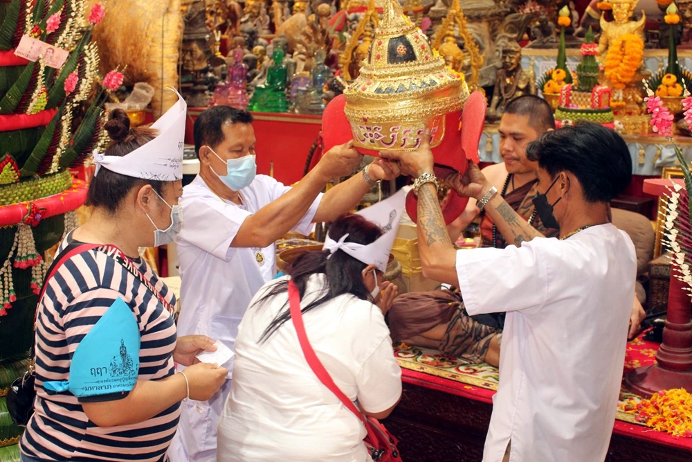 ส่องเลขเด็ดอ่างน้ำมนต์! พิธีครอบเศียรพระพิฆเนศ แน่นอาศรมฤๅษีเณร