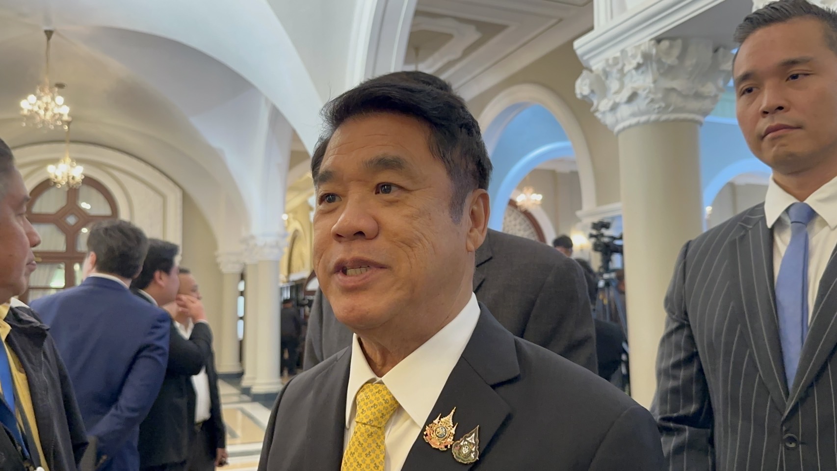 “สุริยะ” เมินคนวิจารณ์  ตำน้ำพริกละลายแม่น้ำ ใช้งบ 140ล้าน ให้ขึ้นรถไฟฟ้าฟรี