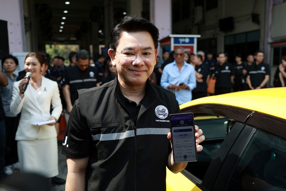  ขนส่งฯ ยกระดับแท็กซี่สาธารณะ เปิดตัว "Taxi ดีพร้อม" แอปฯ DLT GPS NOTICE "เดินทางอุ่นใจ ตรวจสอบได้ทุกเส้นทาง" คาดติดครบมิ.ย.69