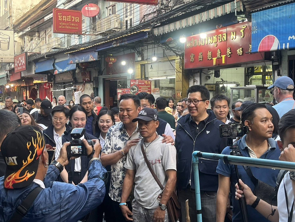 ‘อนุทิน’ ปิดท้ายขอเสียงเยาวราช ชูนโยบาย “ภูมิใจไทยพลัส” วิ่งทางตรง มั่นใจนำอยู่ 
