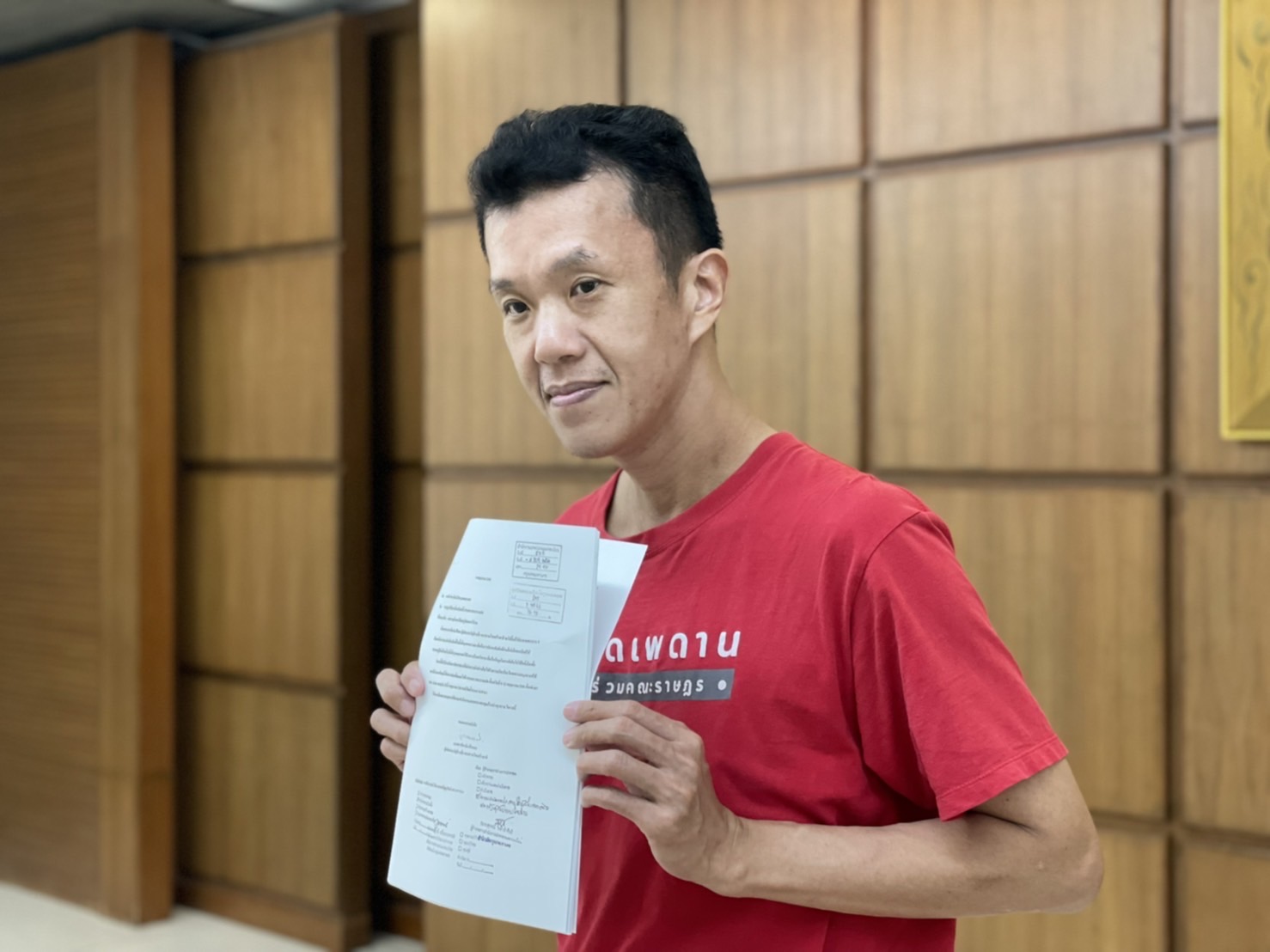 “นักเคลื่อนไหว” จี้ “กกต.” เอาผิด “ทิพานัน-รทสช.” ไม่เห็นด้วย ปมยิงเลเซอร์หาเสียงสะพานพระราม8 ถูกตีความเป็นสื่ออิเล็กทรอนิกส์