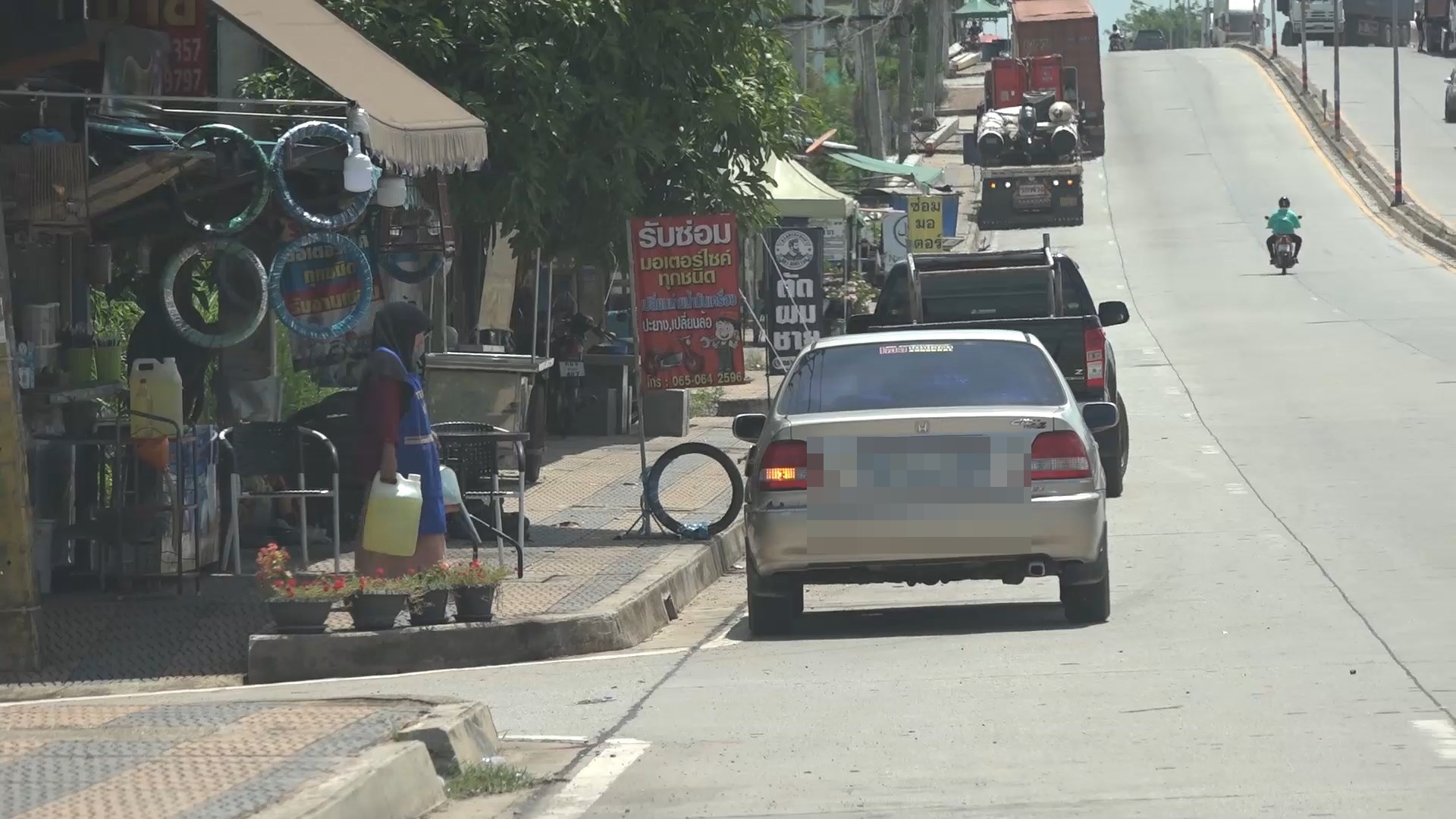 น้ำมันเถื่อนขายเกลื่อนเมืองสะเดา - ด่านนอก หลังราคาน้ำมันในประเทศแพง