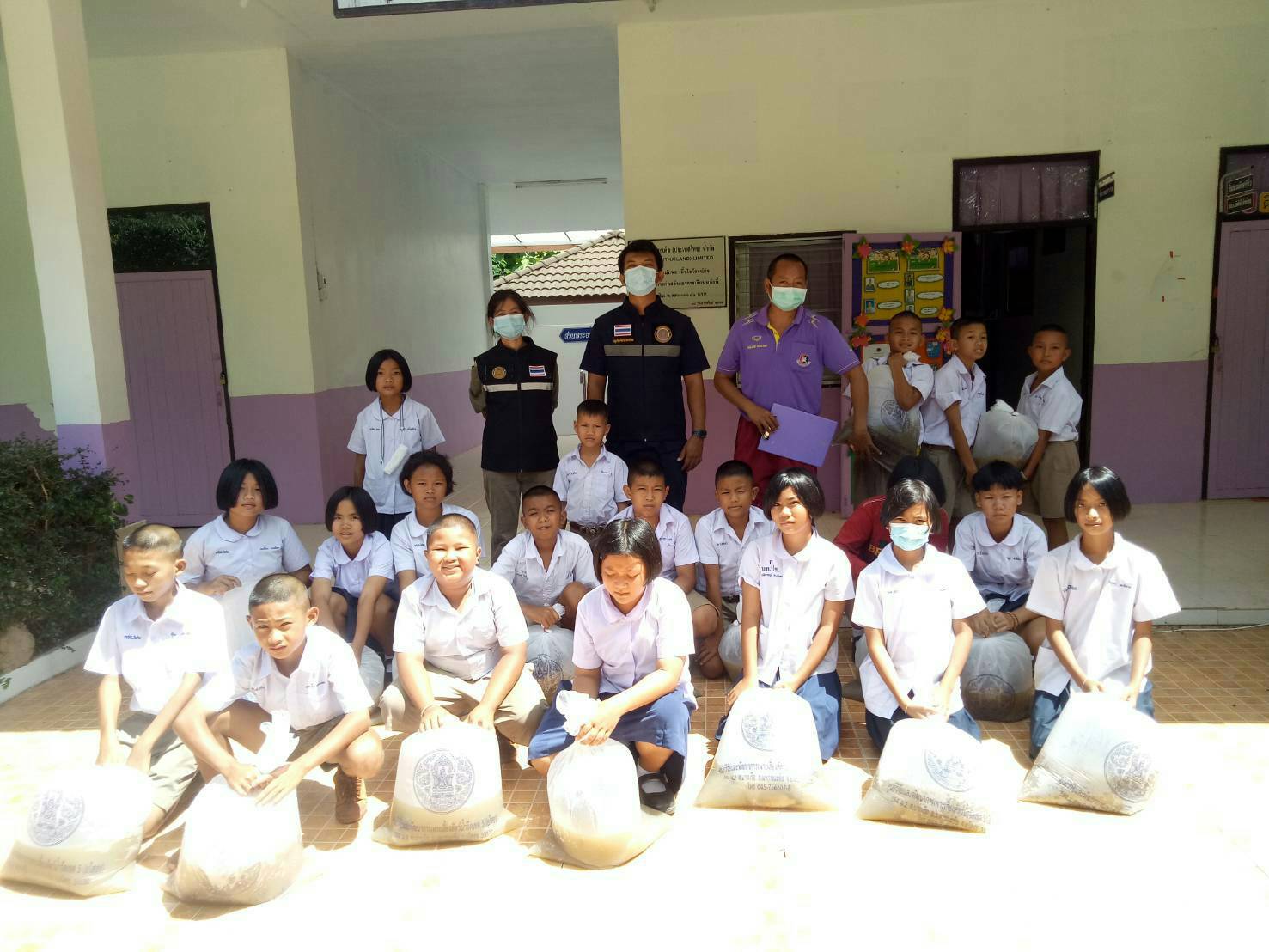 ประมงยโสธรส่งเสริมนักเรียนโรงเรียนตชด.  เลี้ยงปลากินพืชเพื่อเป็นอาหารกลางวัน