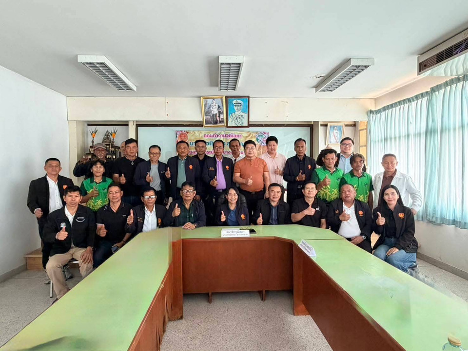 สว.ประจวบฯ ลงพื้นที่บางสะพาน รับฟังปัญหาชาวบ้าน จี้แก้มะพร้าวราคาตก-อ่างเก็บน้ำ-คอร์รัปชัน