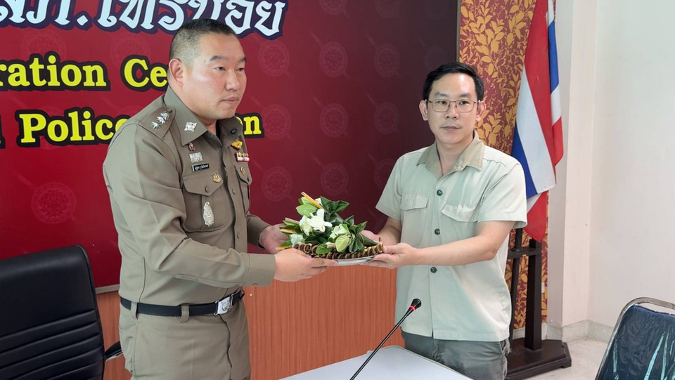 หนุ่มเชียงใหม่หอบพานขอขมา ผกก.สภ.ไทรน้อย รับโพสต์หมิ่นโยงรับส่วย-พาดพิงครอบครัว 