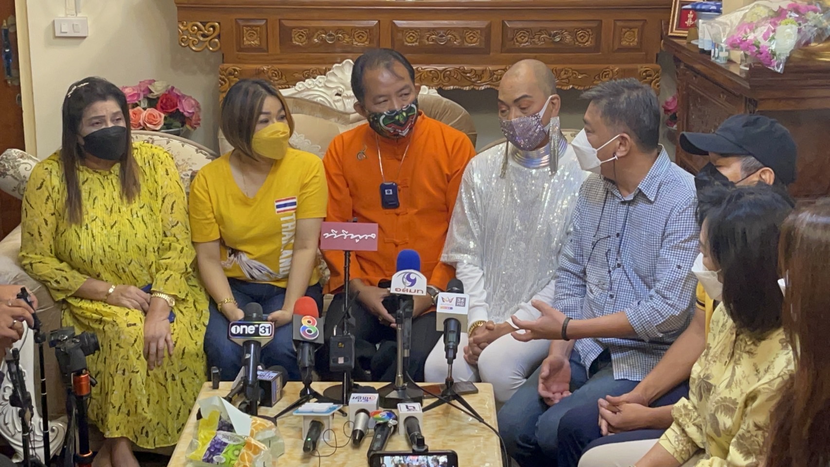 เหล่าคนดังแห่ร่วมแถลงไม่ขอร่วมงาน "ทิดสมปอง" อีก หลังลบไลฟ์จำหน่ายกล่องสุ่ม