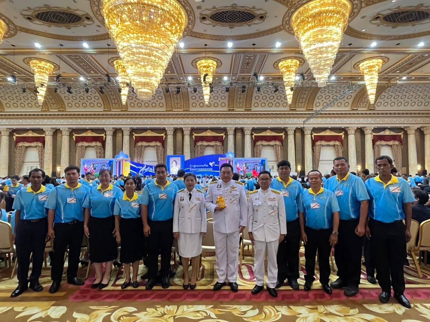 ผู้ว่าฯอ่างทองรับเสด็จพระราชินีเพื่อรับพระราชทานเงินพระราชทานขวัญถุงกองทุนแม่ของแผ่นดิน ประจำปี 2568