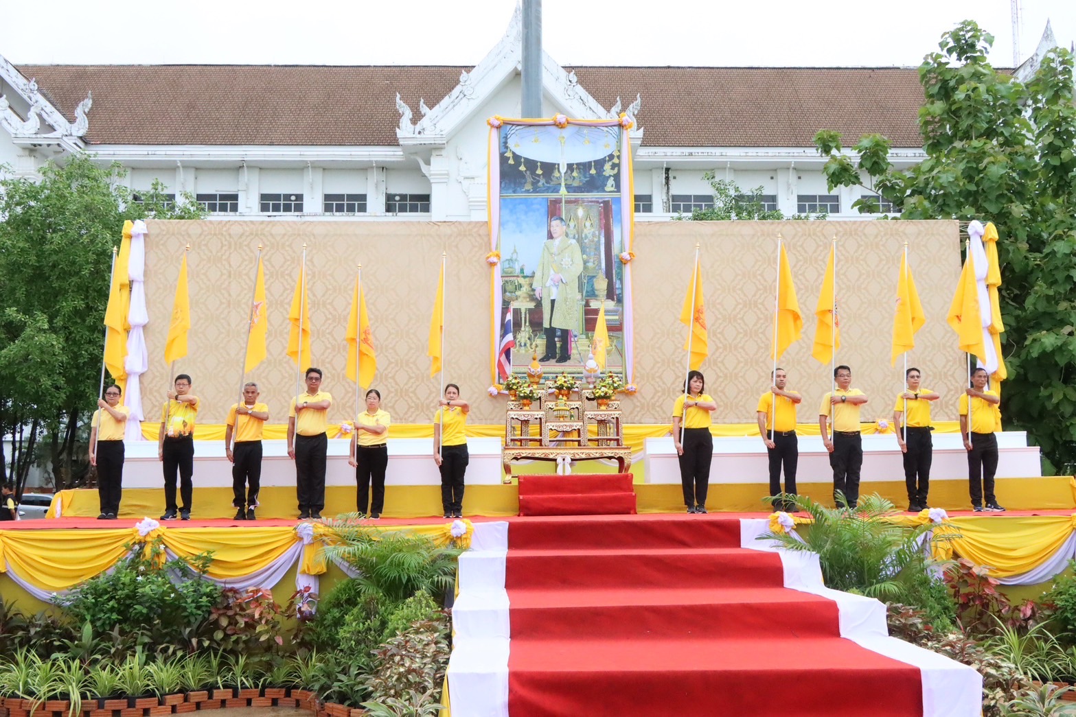"มท."จัด"เดินวิ่งปั่นธงตราสัญลักษณ์"เฉลิมพระเกียรติในหลวง