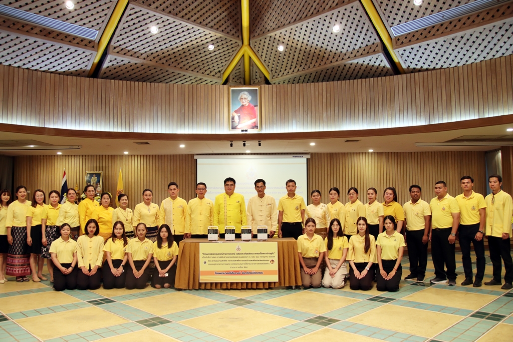 แม่บ้านมหาดไทยแม่ฮ่องสอน มอบอุปกรณ์การแพทย์ให้ รพ.ศรีสังวาลย์ฯ