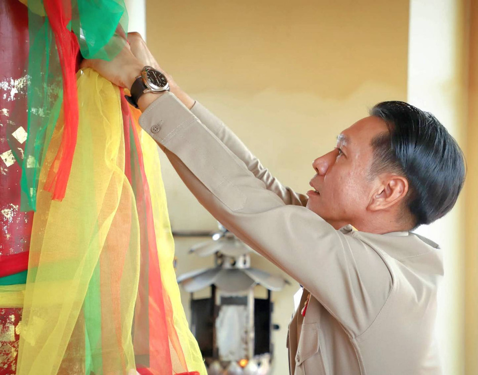 “อำนาจ เจริญศรี” รองผู้ว่าฯ สมุทรสาคร สักการะสิ่งศักดิ์สิทธิ์ เข้ารับตำแหน่งใหม่วันแรก