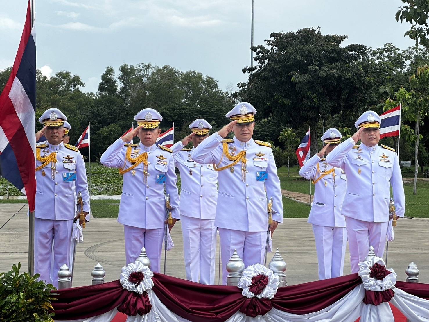 รรท.รอง ผบ.ตร.-ช่วย ผบ.ตร.ร่วมสักการะพระราชานุสาวรีย์ สมเด็จพระศรีนครินทราบรมราชชนนี              