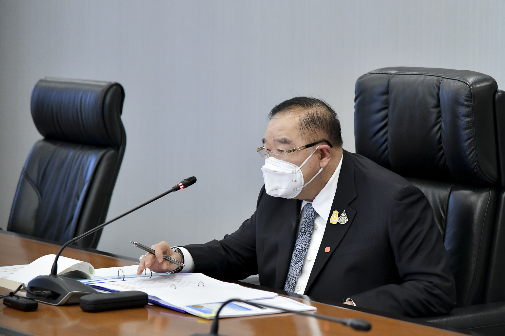 “บิ๊กป้อม”  ยัน ไม่มีสัญญานเตรียมพร้อมยุบสภา ลั่นอยู่ครบเทอม ไม่กังวลสถานการณ์การเมือง  ตอบไม่ชัดประชุมใหญ่พรรคพปชร.